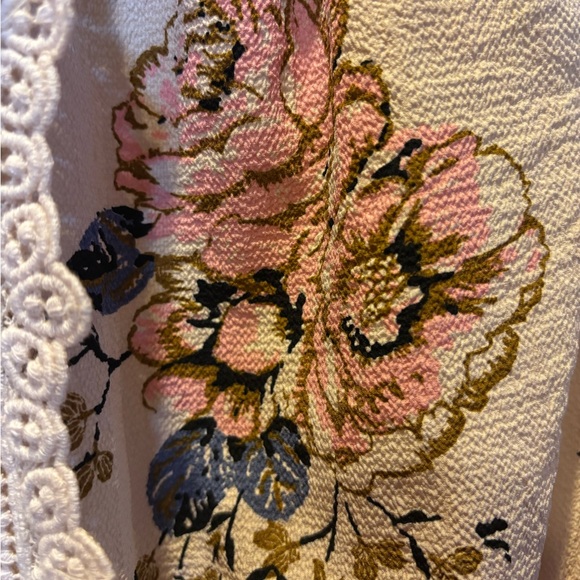 Feathers Peach and Black Floral Top - Picture 4 of 6